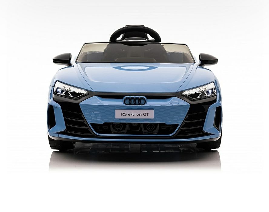 AUDI RS e-tron синя