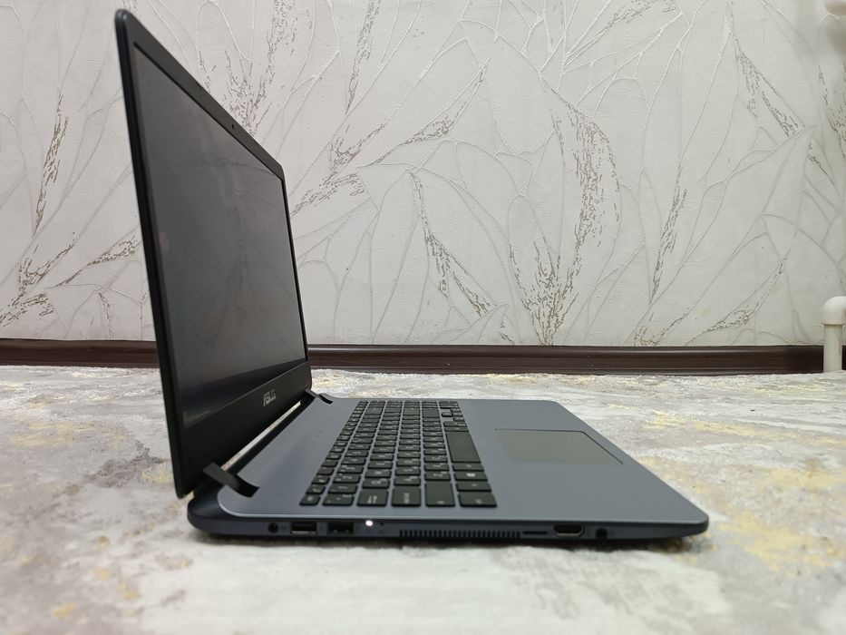 НОУТБУК Asus Windows 10 Full HD экран.