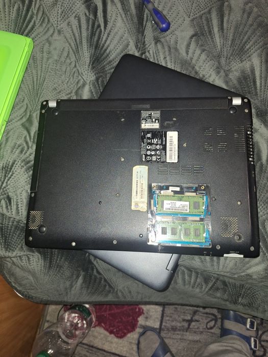 Laptop Incomplet  perfect functional Acer i3 ddr3