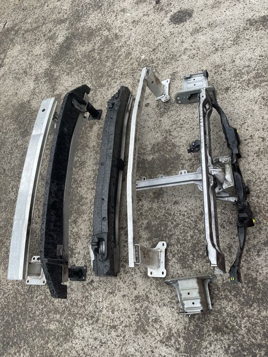 Греда/ буфер/ държач Тойота Ц--ХР (greda toyota c-hr)