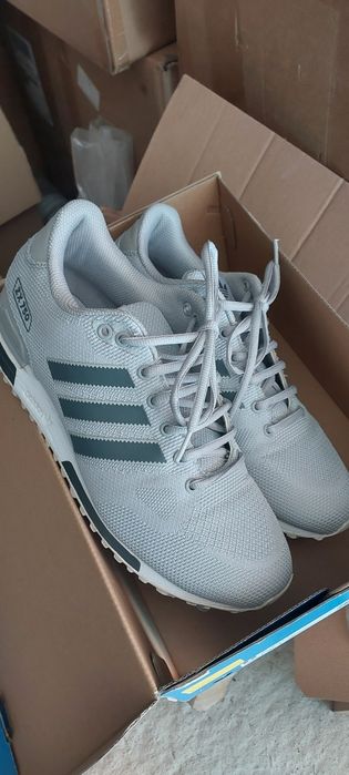 Vând incaltaminte barbati Adidas