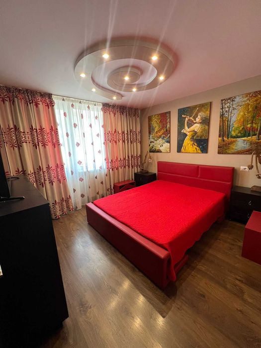Apartament cu 3 camere complet renovat et.8  !