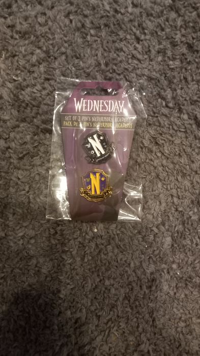 Комплект Wednesday сако, значка,чантичка и бутилка