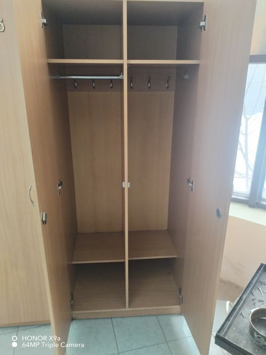 Продам шкафы для одежды.