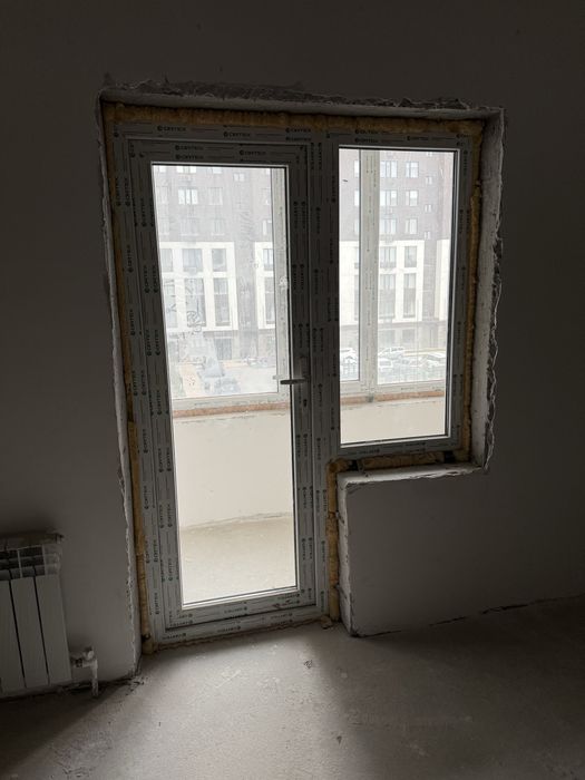 Продается пластиковая дверь и окно