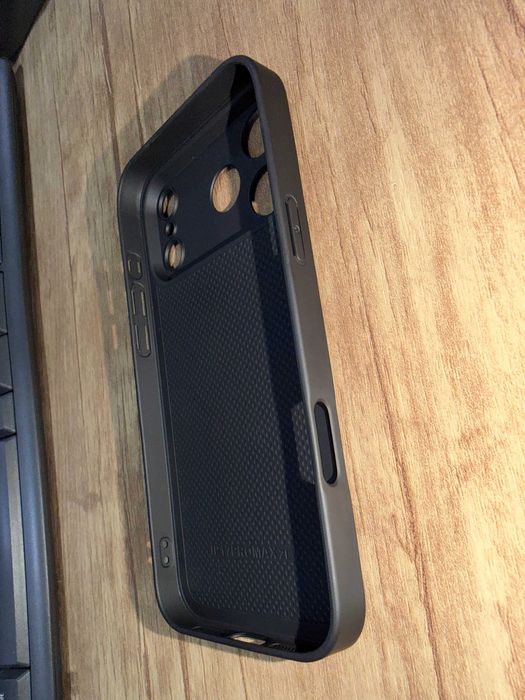 Продаю стильный чехол из эко‑кожи для iPhone 17 Pro Max