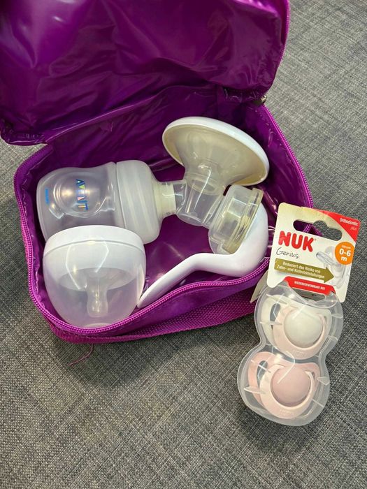 Ръчна помпа за кърма AVENT  + ПОДАРЪК (2бр. нови биберони NUK 0-6м.)