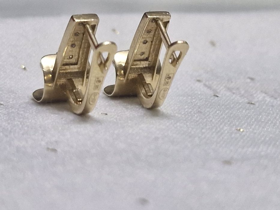 Серги  с бриллиантом срочно