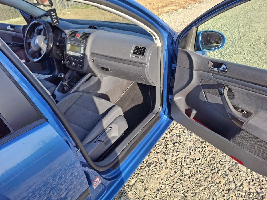 Vând golf 5 1.6 benzina