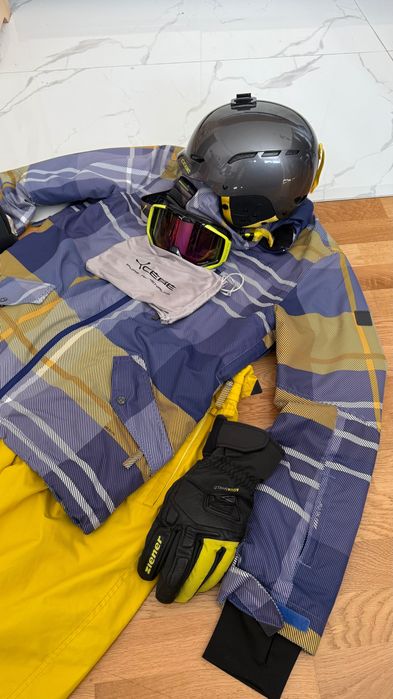 Пълен ски екип - яке, грейка, каска, маска и ръкавици