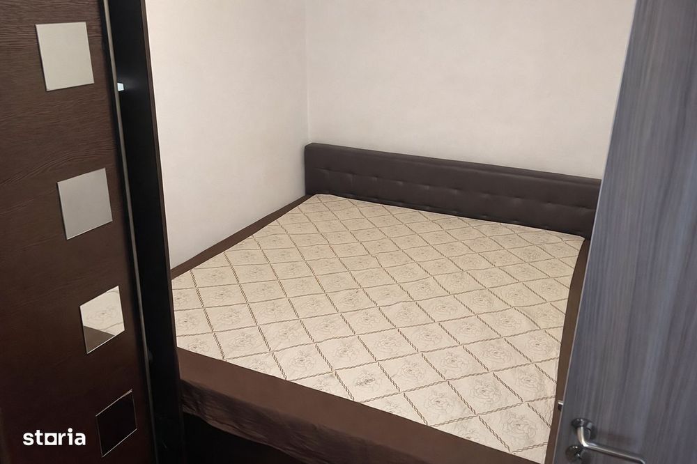Apartament de 3 camere, etaj intermediar, zona Tatarasi
