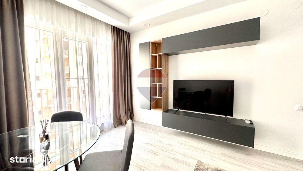 Apartament 2 camere Cosmopolis Q17 vedere la piscina