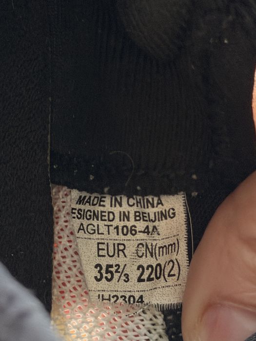 Кроссовки женские