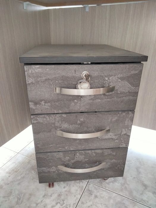 ТУМБОЧКА офисная на колесиках продаётся срочно