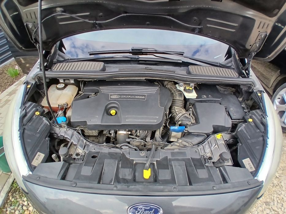 Ford C-Max 2.0 TDCi 150 CP – 2015 | Spațios, confortabil și bine întreținut.