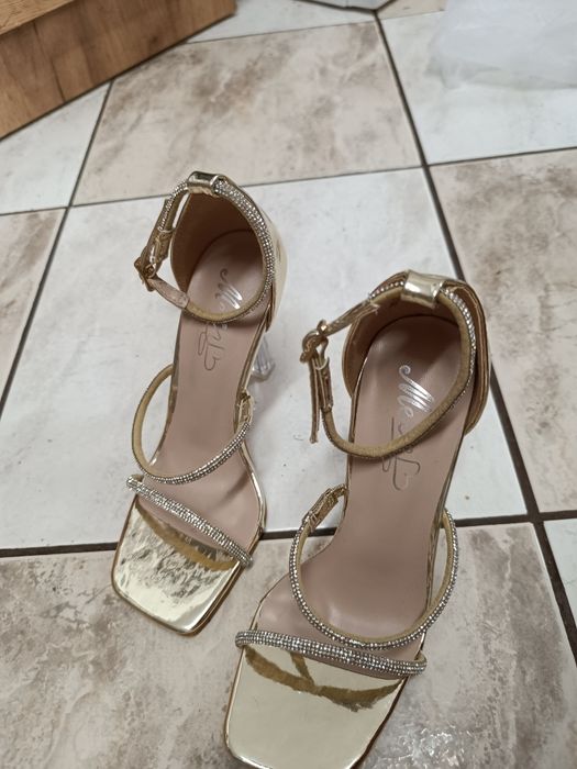 Sandale superbe mărimea 35