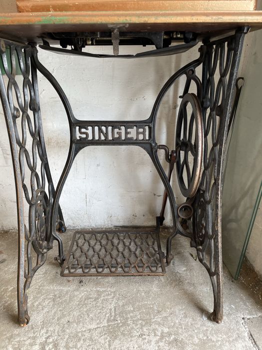 Продам швейную машинку.