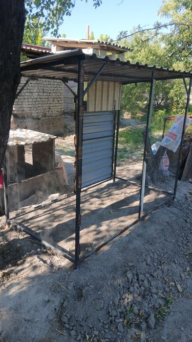 PARRANDALAR UCHUN KATTA QAFAS 

Eni 2×1metr 
bo‘yi 155>140 sm

Narxi:8