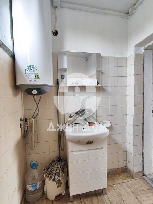 Двуетажна къща с двор и ГАРАЖ в село Винарско, обл. Бургас