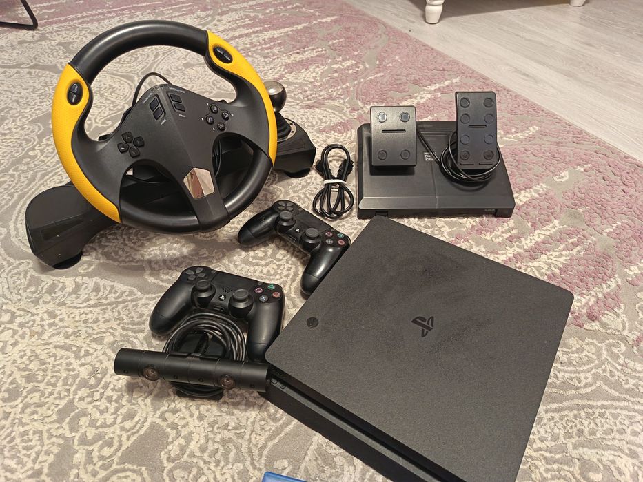 Ps 4 slim, 2 controllere, camera video, volan si 5 jocuri