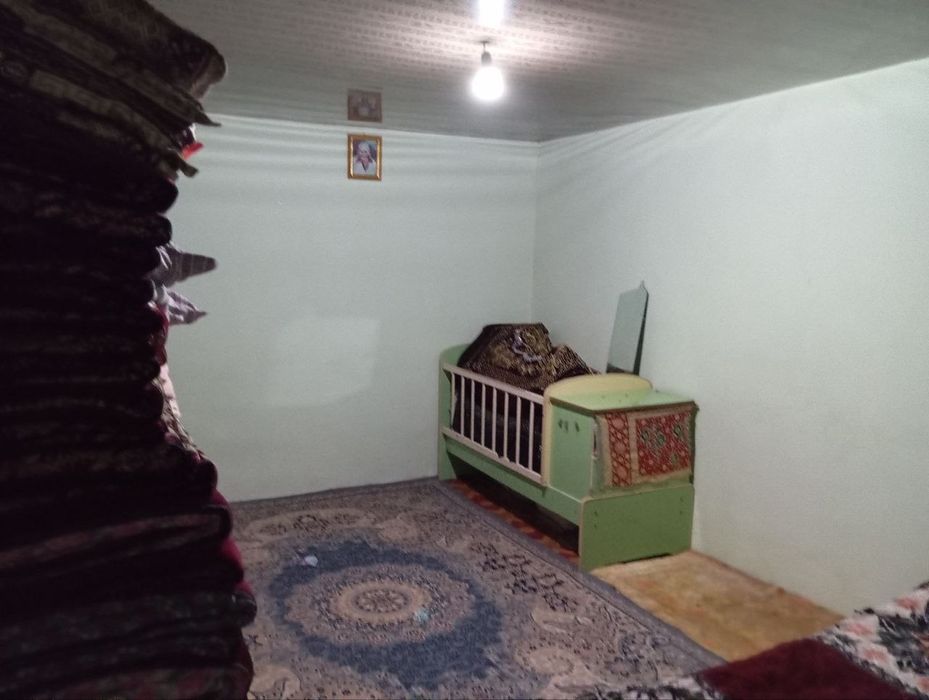 16.5 sotix yer 3 xona uyi bor zabor yoq