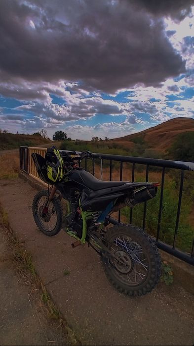 Vând cross 150cc 4 timpi