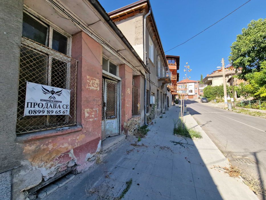 Продавам помещение/магазин/склад 30кв. и земя 50кв. в Асеновград