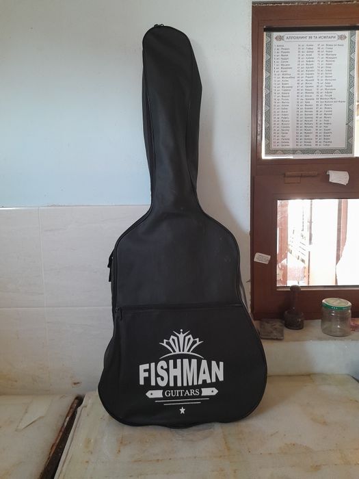 Gitara sotiladi sumkasi bilan