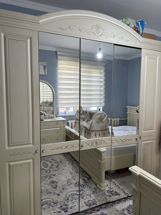 Продам шкаф 5 ти дверный, только самовывоз