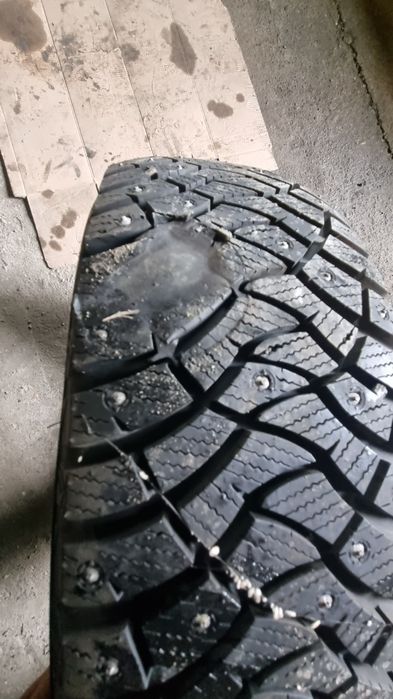 Три штук, Безкамерку держить