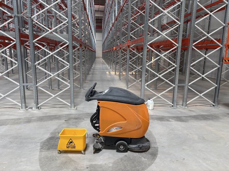 Curatenie industriala/Curatare pardoseli, hale, parcari subterane