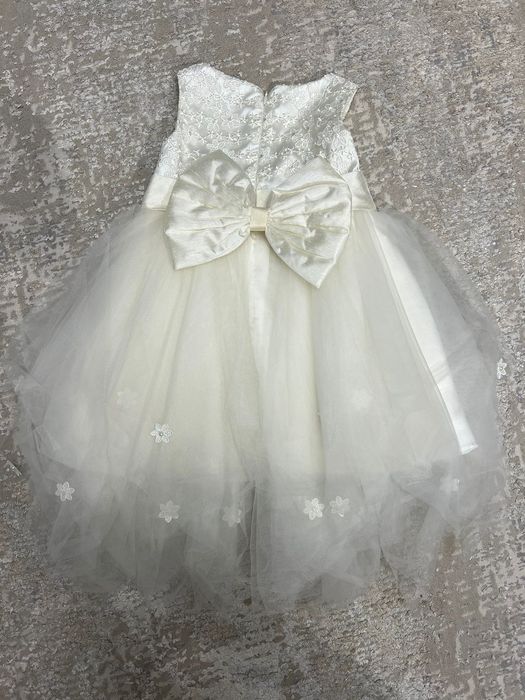 Белое нежное платье для девочки