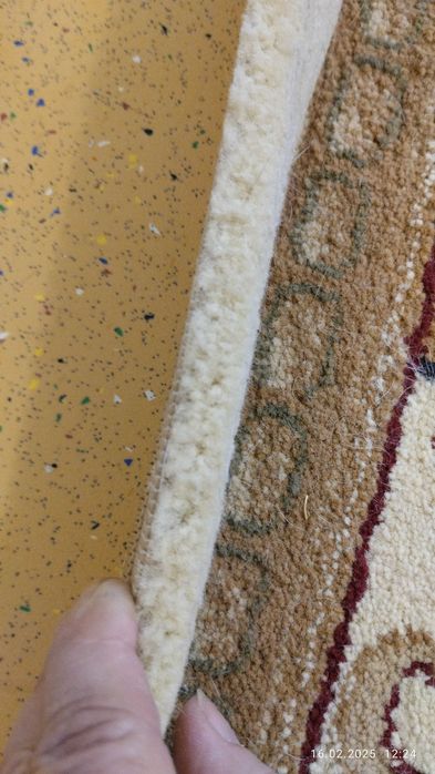 Продам ковёр б/у в хорошем состоянии.