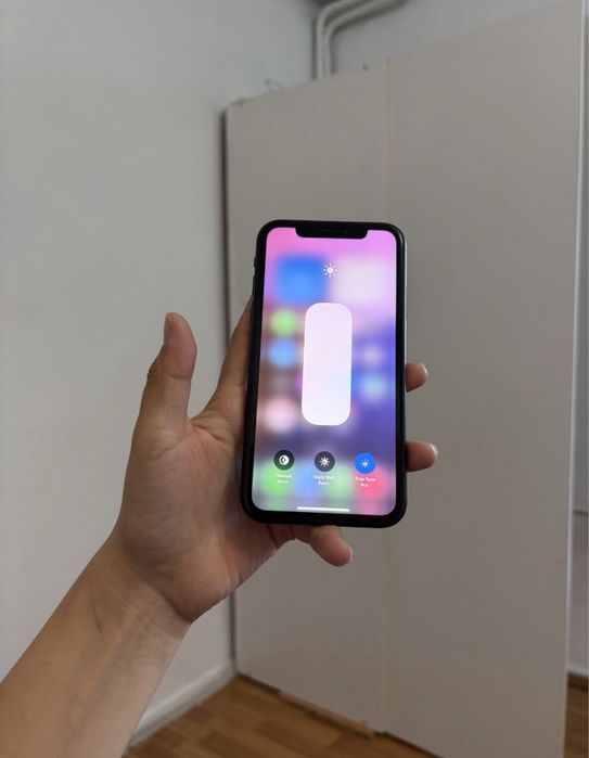iphone xr 64gb..