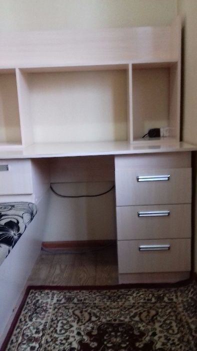 Стол-уголок для учёбы и досуга