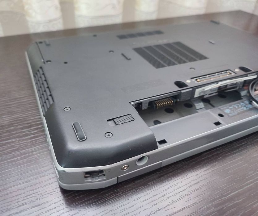 Dell Latitude E6420 i3-2350M 4GB ram 250gb hdd