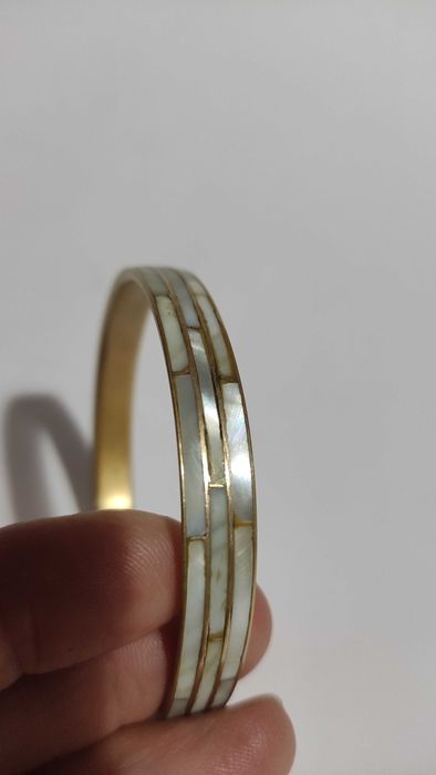 Гривна от месинг и естествен седеф