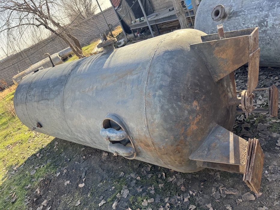 Емкость Цистерна Ресивер 4кублик сотилади