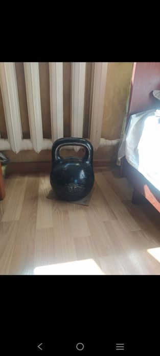 Гиря и светильник новые вещи  гиря 300 тыс , светильник 150 тыс тяжёлы