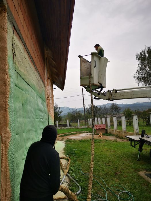 Izolatie spuma poliuretanica 28lei /mp