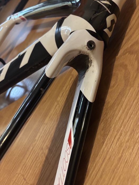 Карбонова рамка scott foil