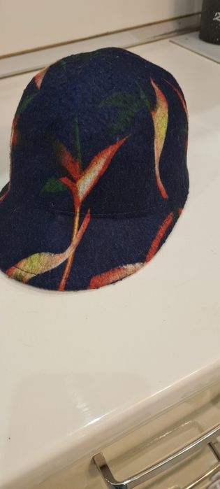 Вълнена зимна шапка