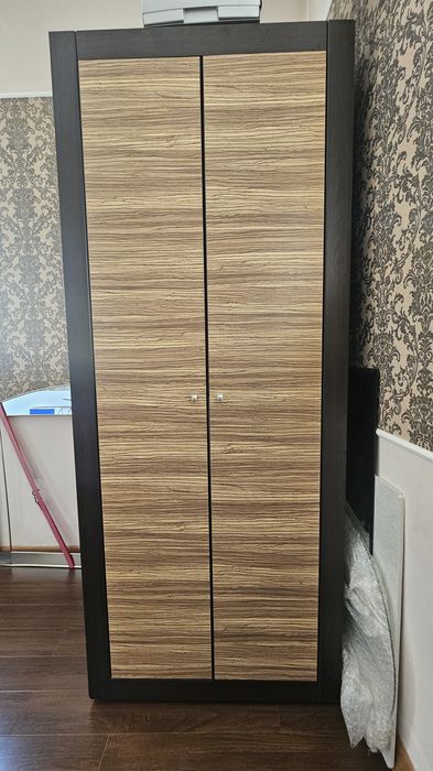 Шкаф платяной в отличном состоянии