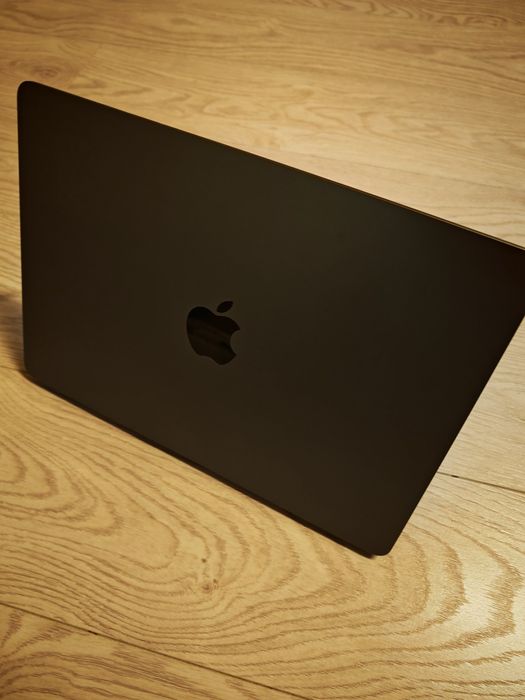 MacBook air 512 24 ram