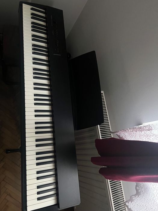 Vând pian Roland F20