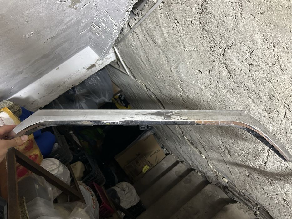 Продам накладку молдинг крышки багажника на камри 55 USA