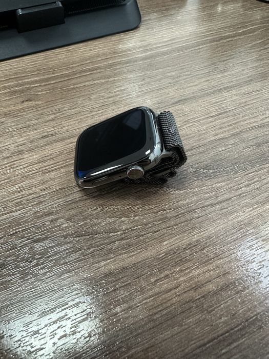 Продам Apple Watch 8 Stainless Steel 45 мм с ремешком