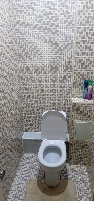 Продаётся, своя 3/5/5, 103м² на Садык-Азимова. Есть лифт.