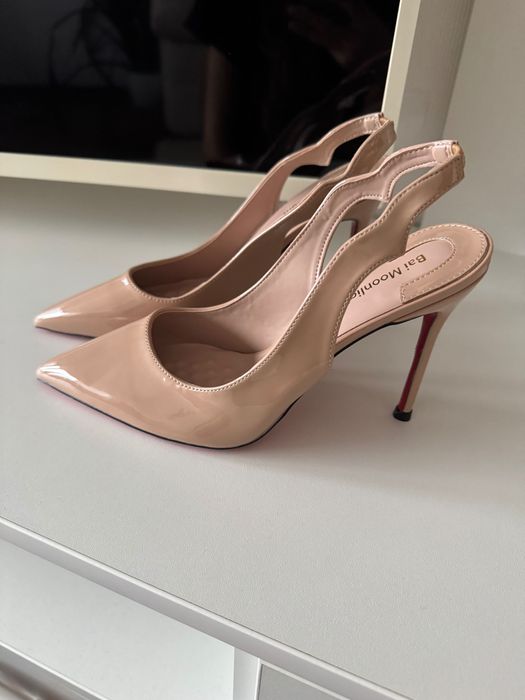 Стилни обувки в бежово