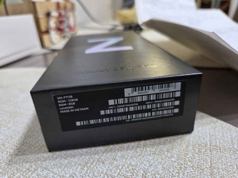 Vand Samsung Galaxy Z Flip Z3 full box